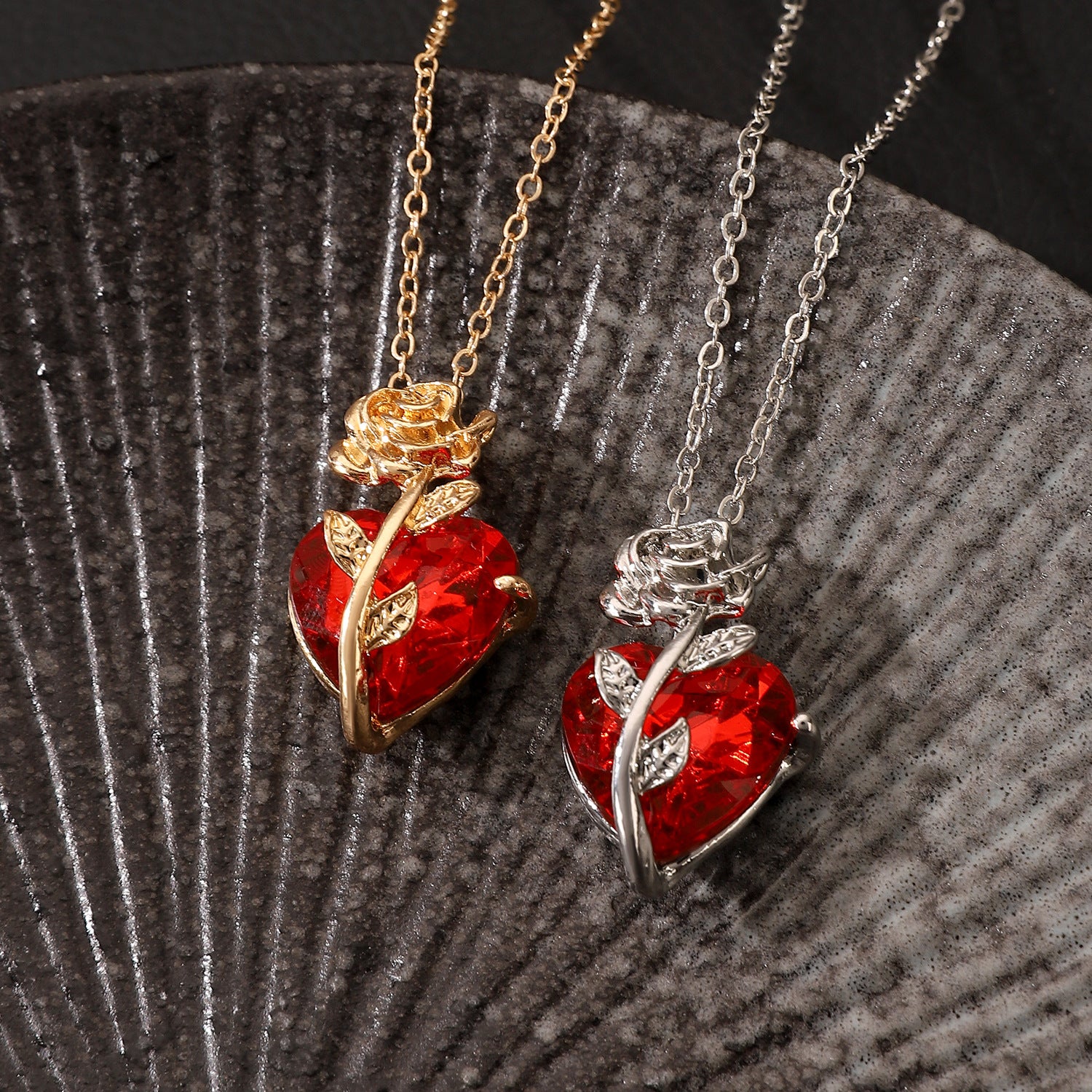 Punk Rose Love Necklace Fashion Personality Heart - shaped Clavicle Chain Pendant Necklace For Valentine&