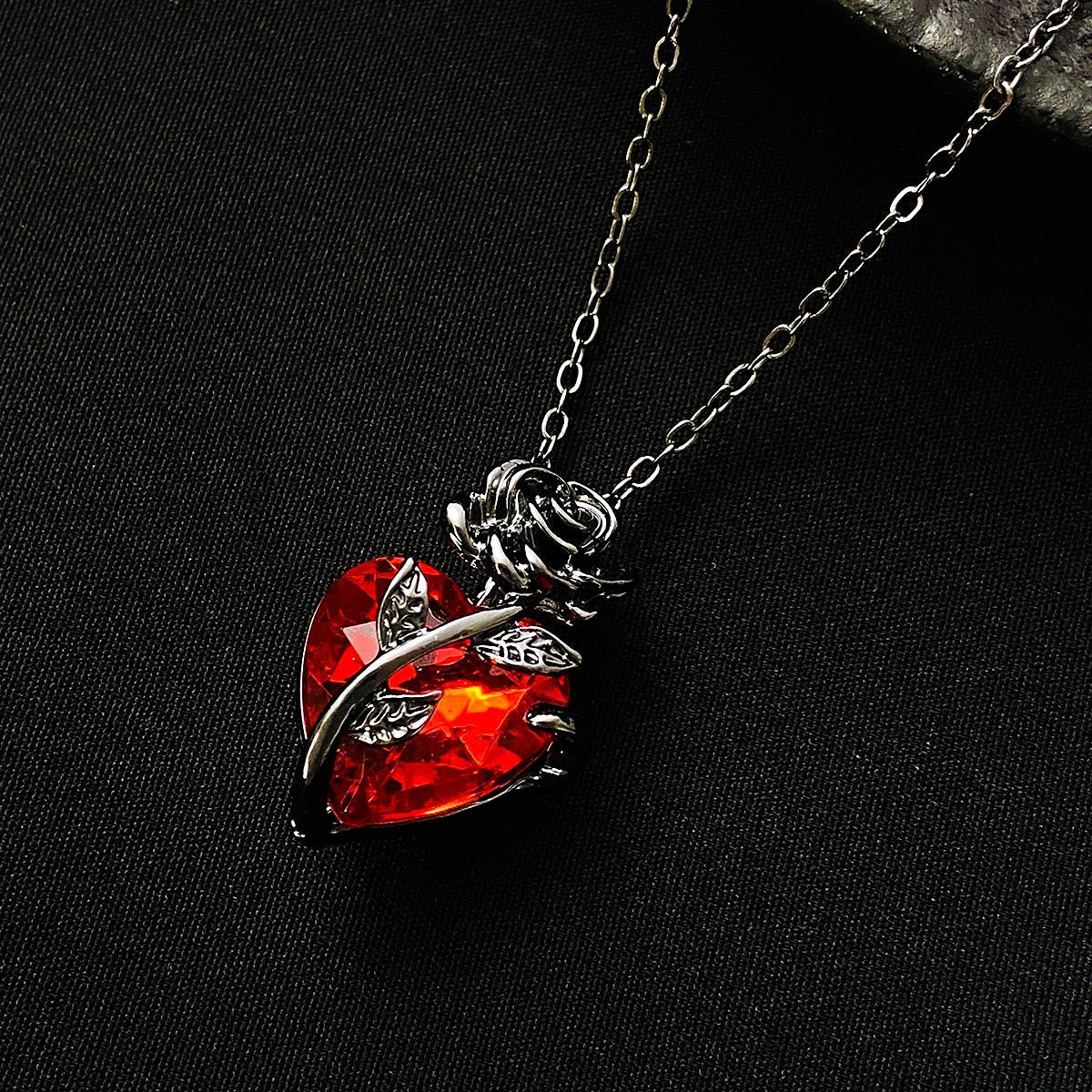Punk Rose Love Necklace Fashion Personality Heart - shaped Clavicle Chain Pendant Necklace For Valentine&
