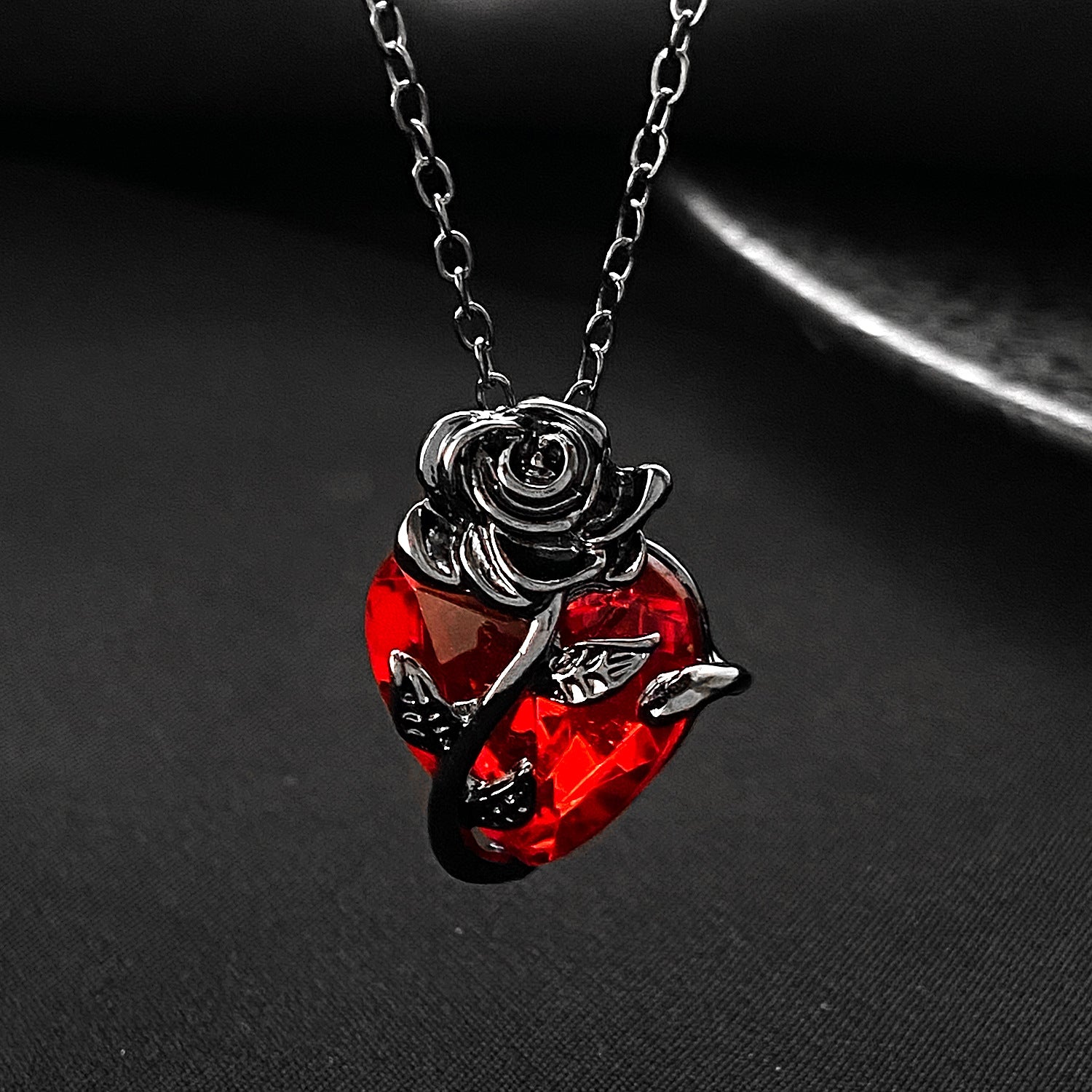 Punk Rose Love Necklace Fashion Personality Heart - shaped Clavicle Chain Pendant Necklace For Valentine&